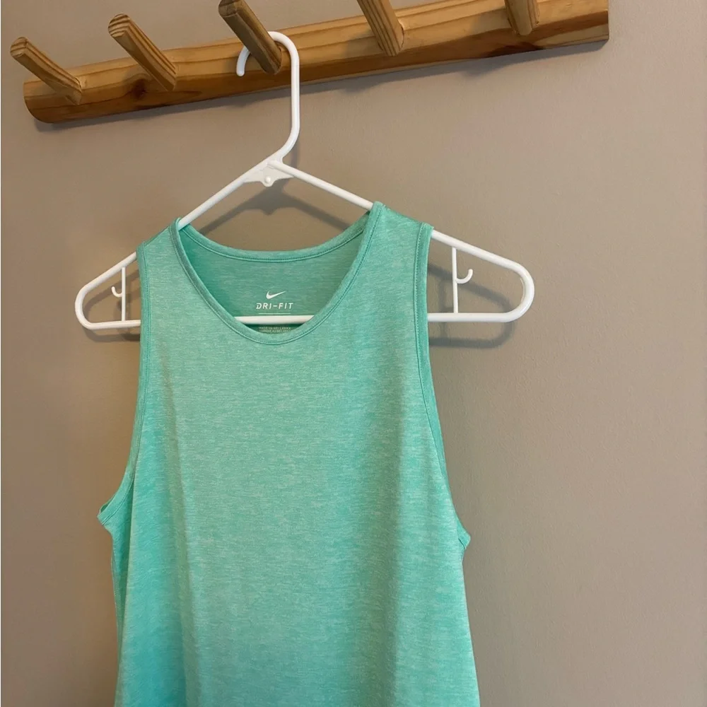 Women’s Green Nike Tank Top - Picture 2 of 4